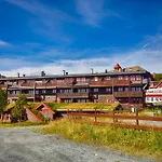 Ideal For Families And Groups Near Slopes And Amenities Beitostolen
