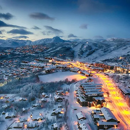 Ideal For Families And Groups Near Slopes And Amenities Beitostolen