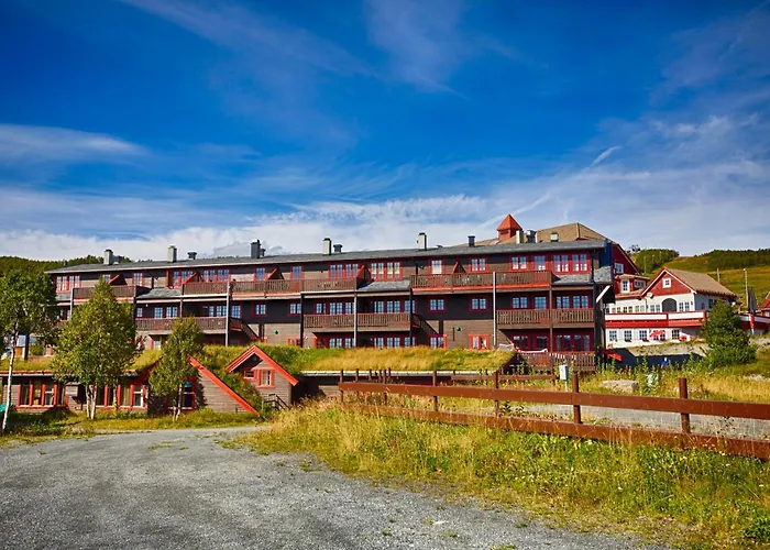 Ideal For Families And Groups Near Slopes And Amenities Beitostolen